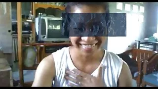 Panas amba breasted bayek masturbasi ing webcam