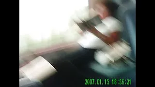 Video panas ireng lan putih karo pasangan iki kurang ajar nalika ngobrol karo wong liya