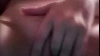 Prawan ayu driji dhéwé kanggo ecstasy