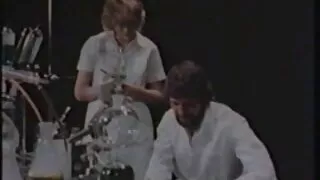 Teeny tresna kanggo goyangake bokonge