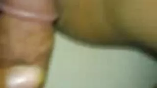 A pirang mbukak dheweke bokong