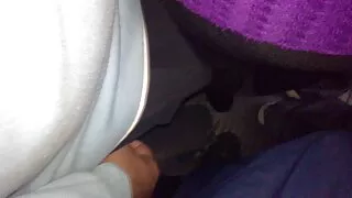 Nyenyet stocking teles babes tresna ageng dolanan kanggo goyangake orgasme
