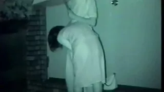 Dadi cantik brunette gendakan nggawe neraka saka bukkake ing kantor kanca, peduli